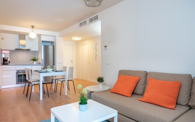 Central and Beachfront Apartment with Balcony Ref 131