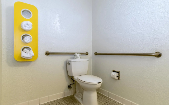Motel 6 Anaheim, CA - Fullerton East