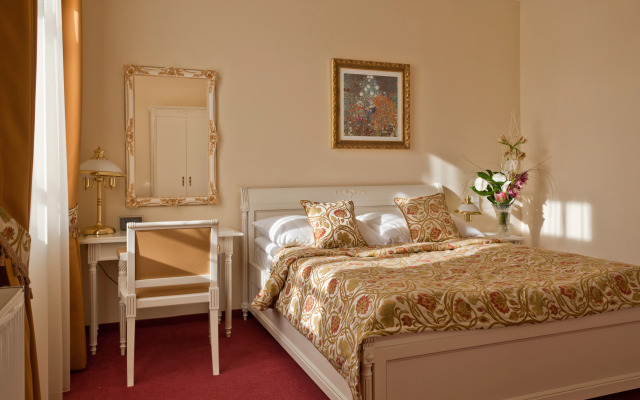 Alqush Downtown Hotel