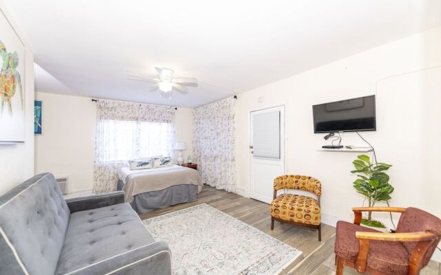 Tropic Isle Hotel and Apartment