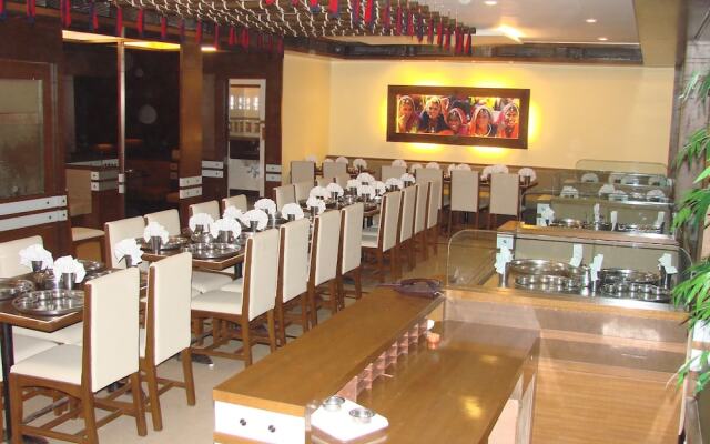 OYO 9677 Hotel Surya