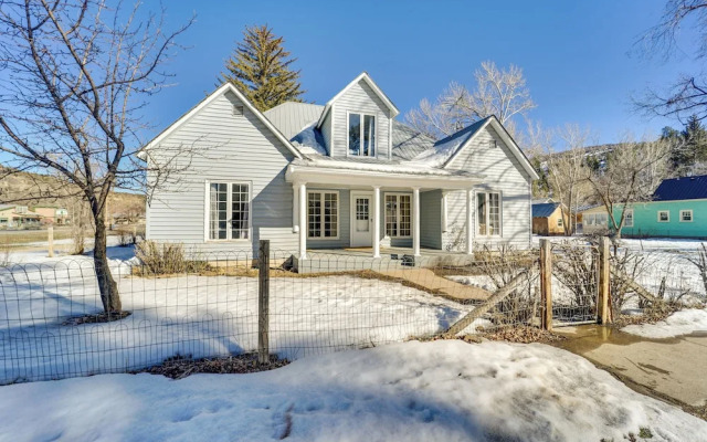 'dolorable' Home w/ Yard - Walk to River!