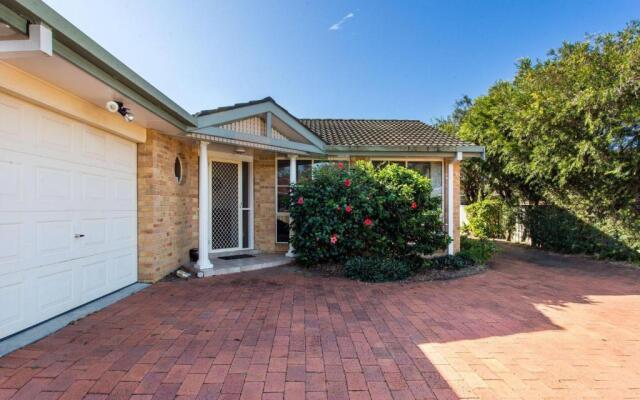 1/4 Huntly Close