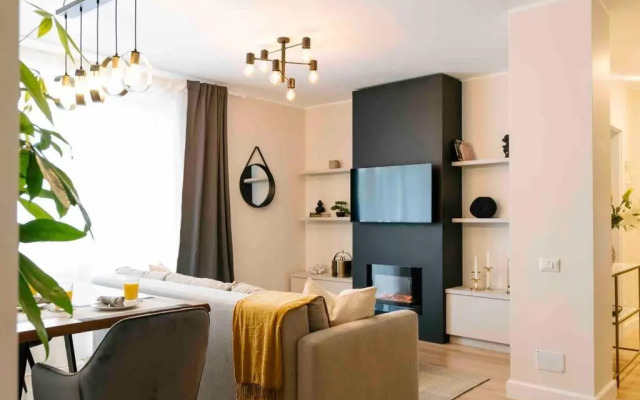 Sunny 2BR Flat-Top Location-Amazing Views