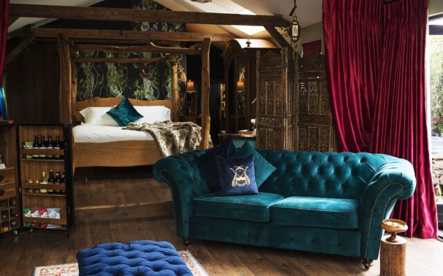 Romantic Lodge on Edge of Nature Reserve