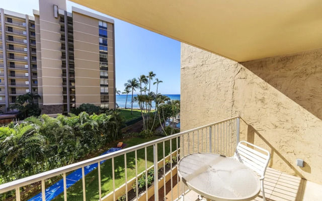 Royal Kahana 318 Studio Bedroom Condo by RedAwning