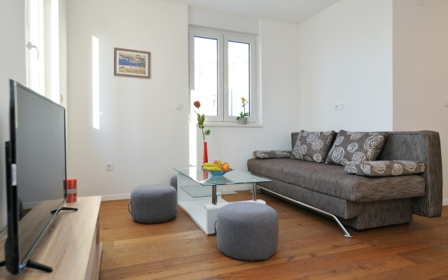 Apartment Nata - free parking A1 Murter, Island Murter