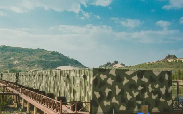 Yulong Shahu Container Hot Spring Hotel