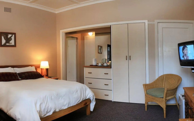 Loerie Guest Lodge