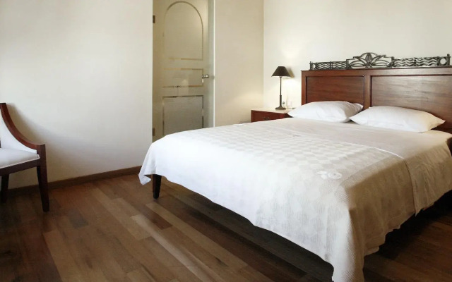 Leo Hotel