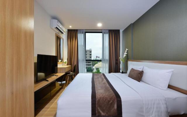 Ramada by Wyndham Bangkok Ten Ekamai Residences