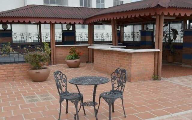 Hotel Ribera Del Rio Av 2N