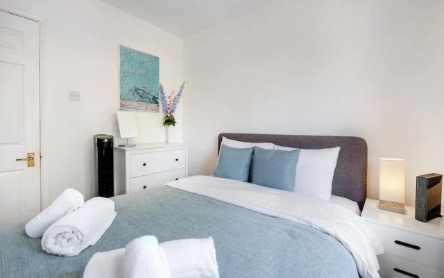 Sharp Close 4 Bedroom 2 Bath - Aylesbury