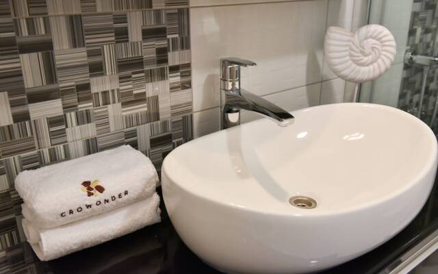 Crowonder Luxury Vir