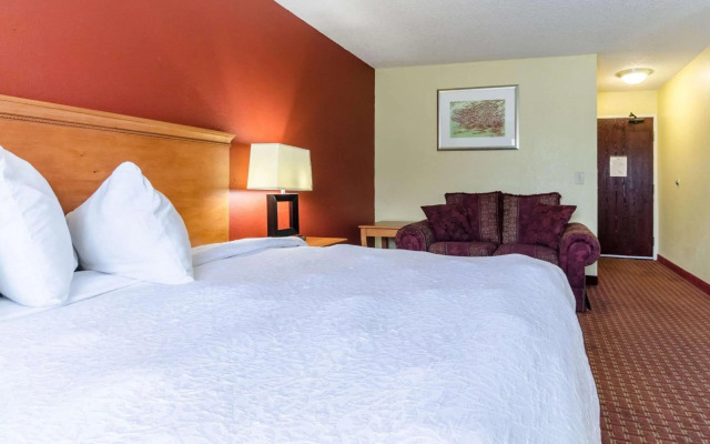 Rodeway Inn & Suites Jacksonville near Camp Lejeune