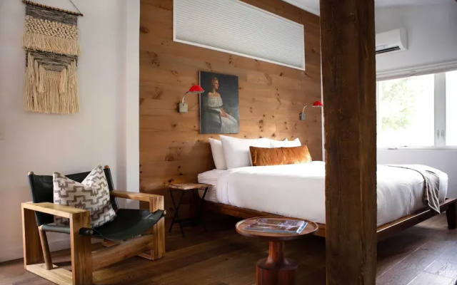 Woodstock Way Hotel