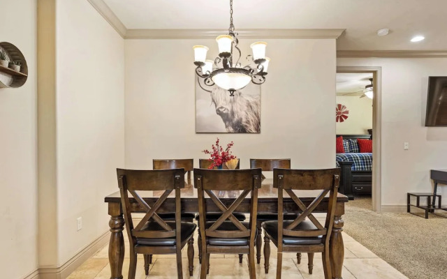 Coral Springs Getaway - Outdoor and Indoor Heated Pool - Close to Zion National Park