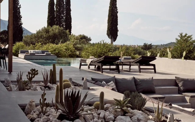 Yliessa - Luxury pool villa surrounded by nature
