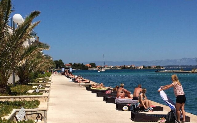 Nearby Beach, Modern Apartment Arena