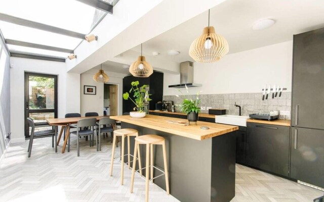 Beautiful, Modern 3 Bed With Garden In West Green
