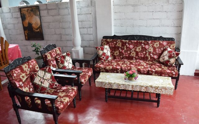 Gloriya Mathews Family Guest House