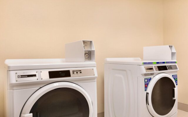 Four Points by Sheraton Fargo Medical Center