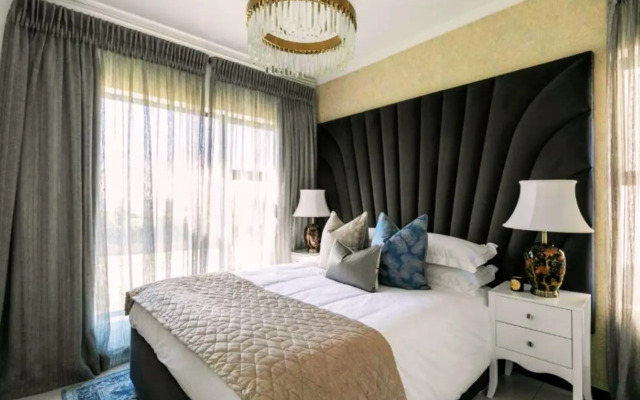 The Henlee Apartment on Ventura