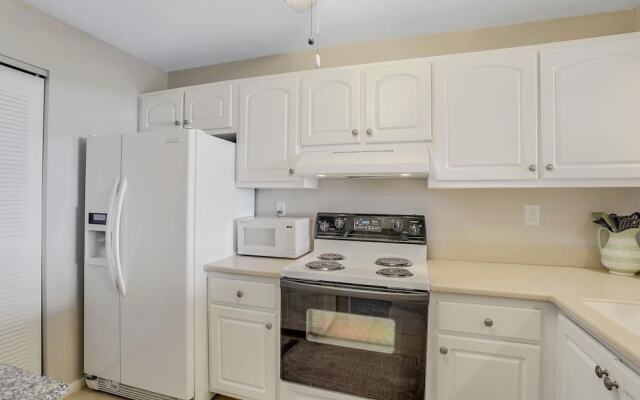 Condo in Community With Beach Access, Pool and Tennis