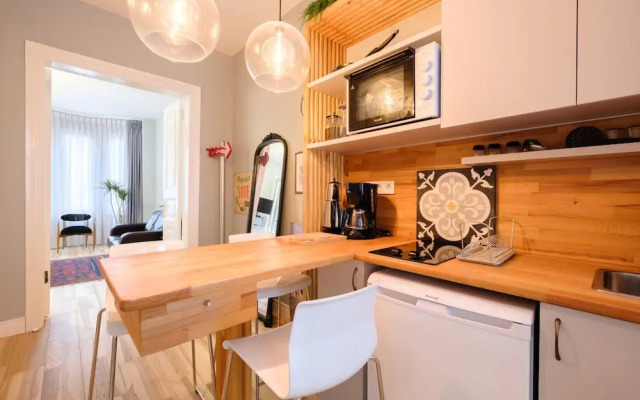 Stylish Flat w Balcony 8 min to Istiklal Ave