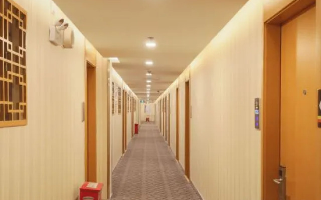 Super 8 (Beijing Life Garden International Hospital)