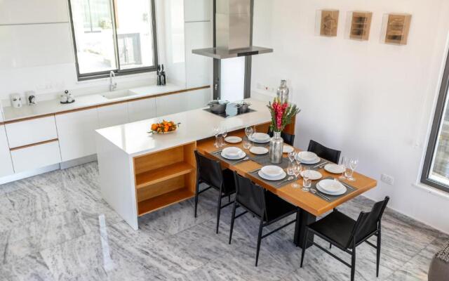 Villa Laurus 6, walking distance to the beach