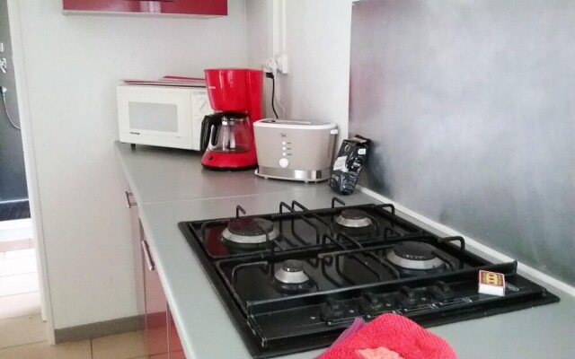 Studio in Saint-Pierre, with Enclosed Garden And Wifi - 5 Km From the Beach