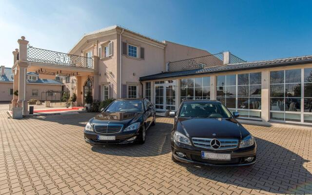 Riviera Resort Modlin Airport
