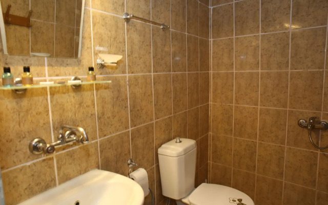 Yasin's Place Backpackers Cave Hotel