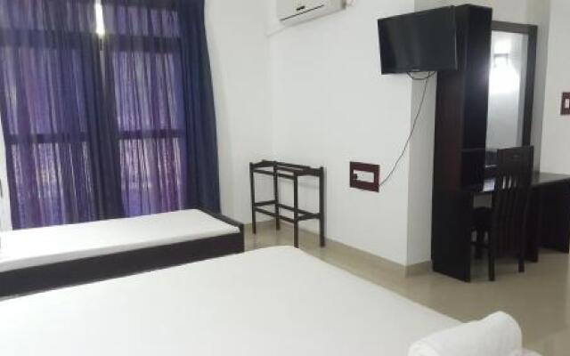 Thilini Holiday Inn