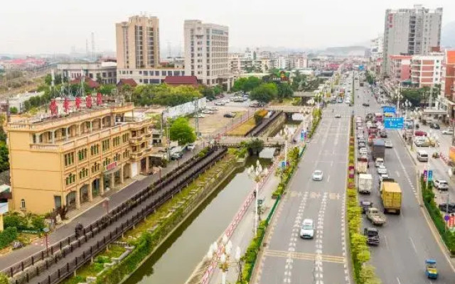 Longhai Yuelaiden Hotel