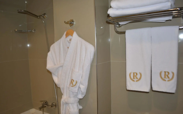 Redline Hotel