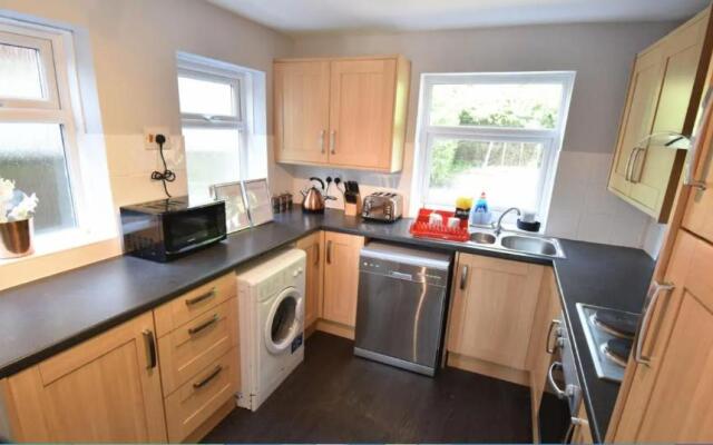 3-Bedroom Comfy Home in Solihull