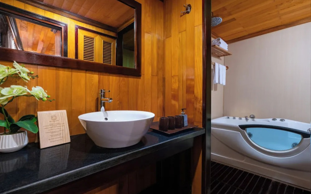 Hera Classic Boutique Cruises