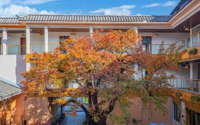 Qihai Tingfeng Inn (Lugu Lake Headquarter)