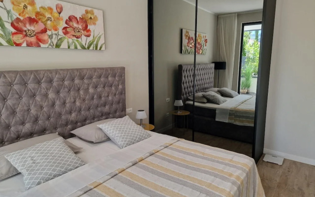 Luxury Modern apt w Garden, 3 min Walk to Beach