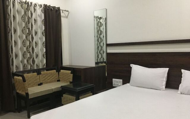 Hotel Paras