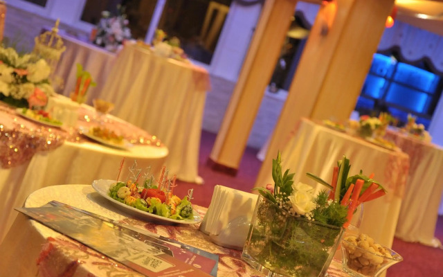Grand Atakum Hotel