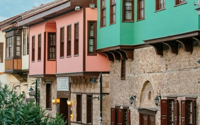 Kaucuk Hotel