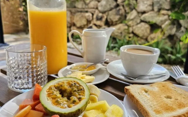 Yara Beach Apartahotel