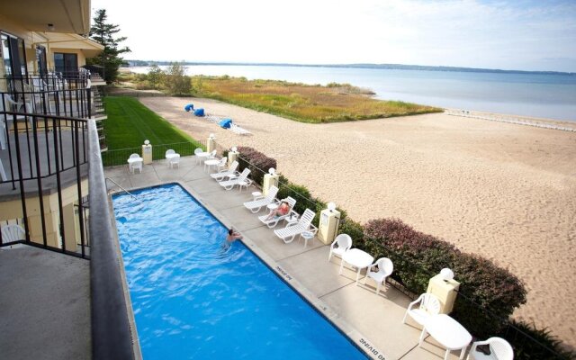 Pointes North Beachfront Hotel