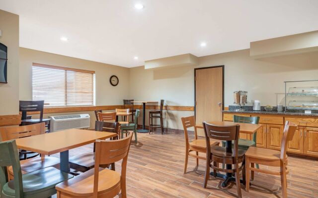 AmericInn by Wyndham Rogers