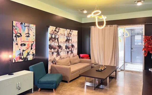 Massive Compound 20 Beds-6 min walk