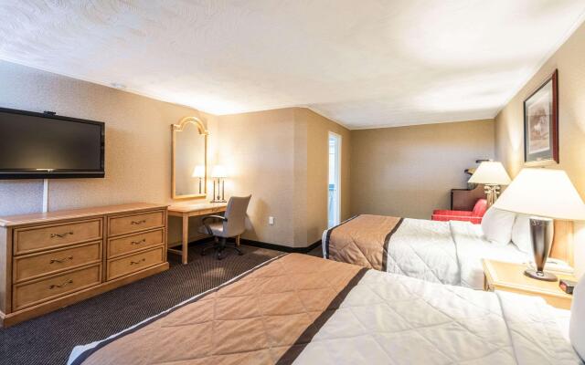 Rodeway Inn & Suites - Charles Town, WV