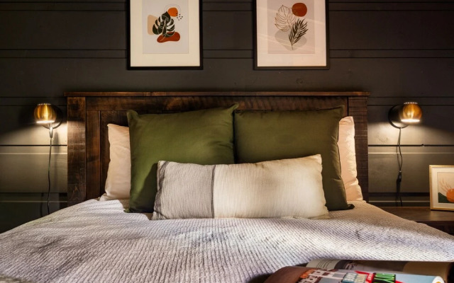 The Copper Bird Cabin